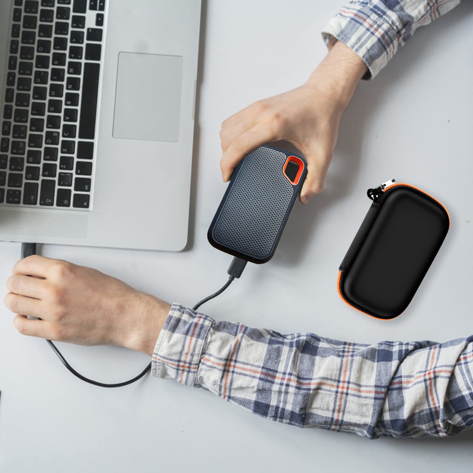 Portable SSD Case for SanDisk Extreme And Extreme PRO, Hard Shell Travel Storage  with SD Card Holder